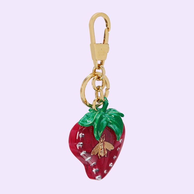 728604.9AABK.8766.003.100.0000.Light Gucci bee strawberry shaped keychain